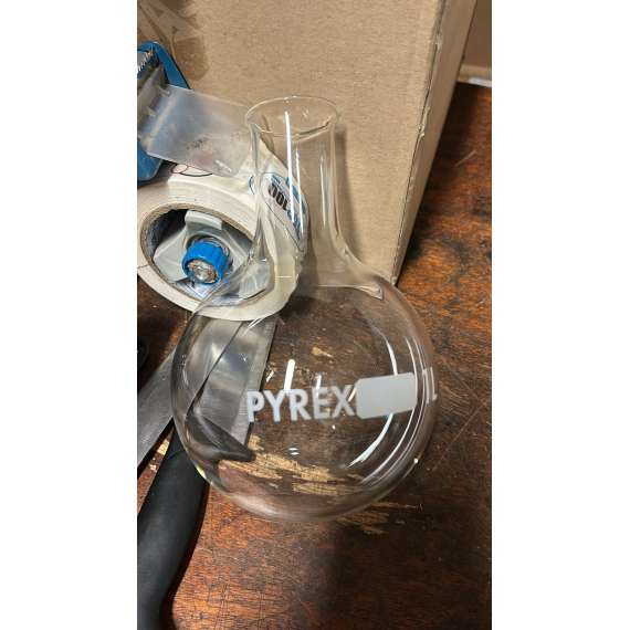 Buy Pyrex 1000ml Round Bottom Boiling Flask in [storefront]
